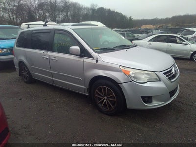 Volkswagen Routan 2010