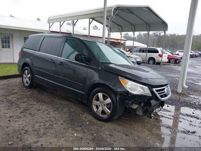 Volkswagen Routan 2011