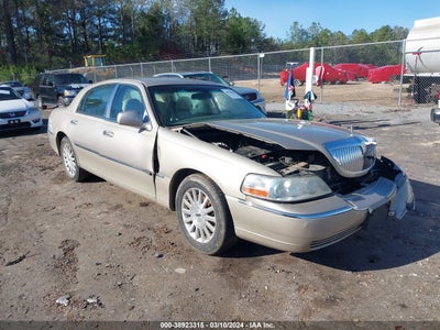 LINCOLN TOWN CAR 2004