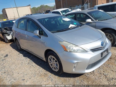 Toyota Prius v 2013