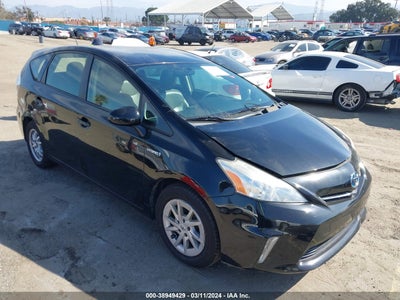 Toyota Prius v 2012