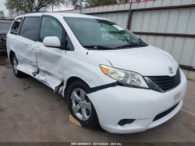 TOYOTA SIENNA LE V6 2011