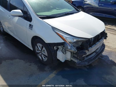 TOYOTA PRIUS 2017