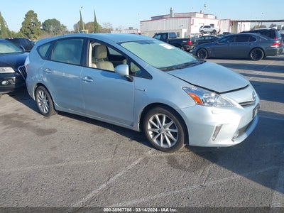 Toyota Prius v 2013