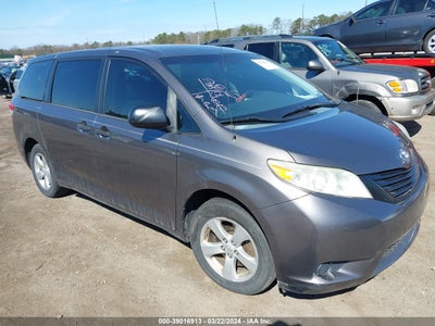 TOYOTA SIENNA 2013