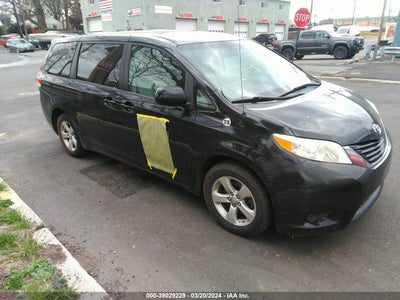 TOYOTA SIENNA 2012