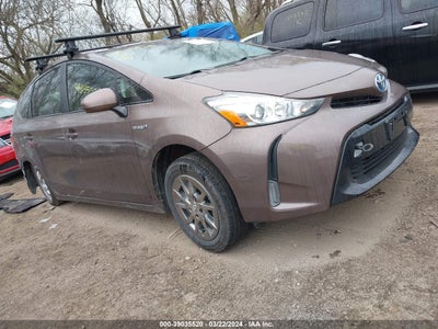 Toyota Prius v 2017