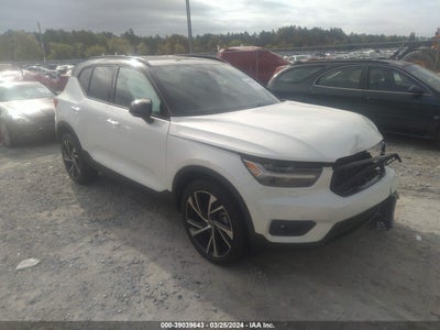 VOLVO XC40 2022