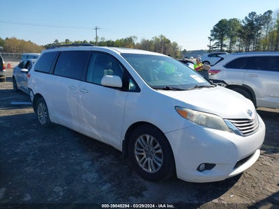 TOYOTA SIENNA 2011