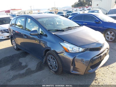 Toyota Prius v 2016