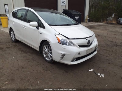 Toyota Prius v 2012