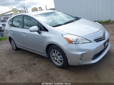 Toyota Prius v 2013