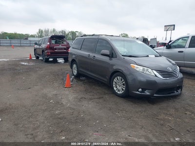 TOYOTA SIENNA 2012