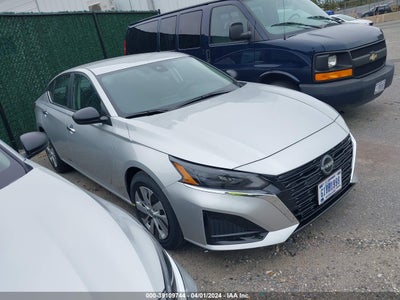 Nissan Altima 2024