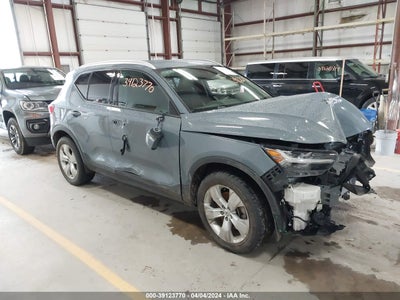 VOLVO XC40 2020