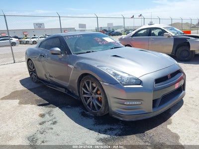 NISSAN GT-R 2015