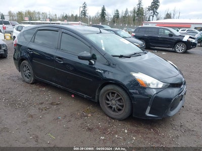Toyota Prius v 2015