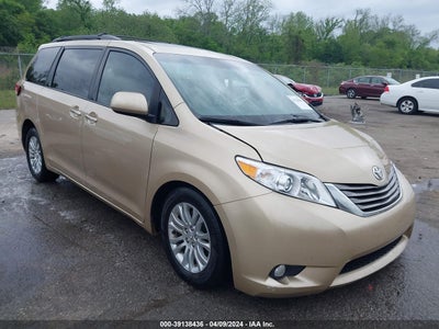 TOYOTA SIENNA 2011