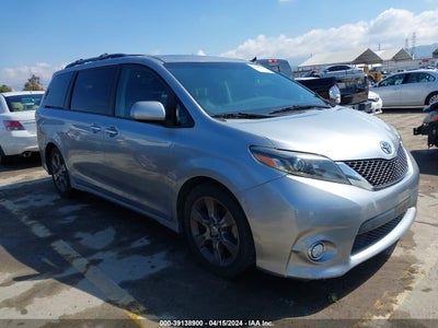 TOYOTA SIENNA 2016