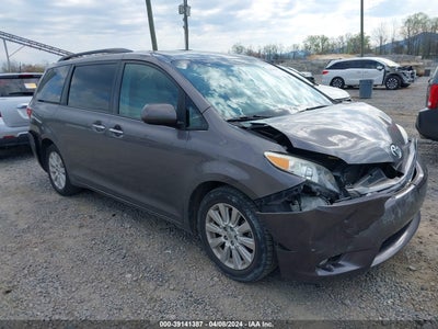 TOYOTA SIENNA 2015