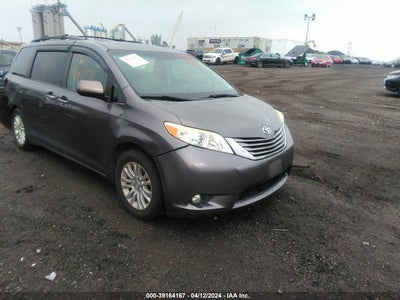 TOYOTA SIENNA 2015