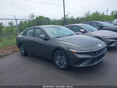 Hyundai Elantra 2024