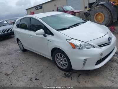 Toyota Prius v 2012