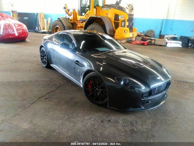Aston martin V12 vantage 2015