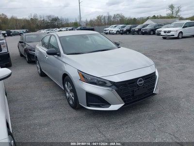 Nissan Altima 2024