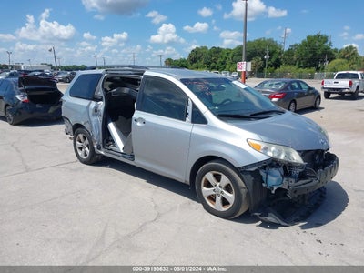 TOYOTA SIENNA 2015