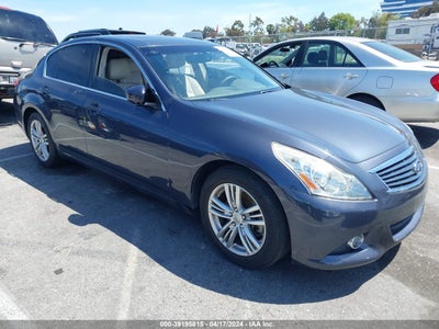 INFINITI JOURNEY 2010