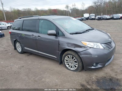 TOYOTA SIENNA 2017