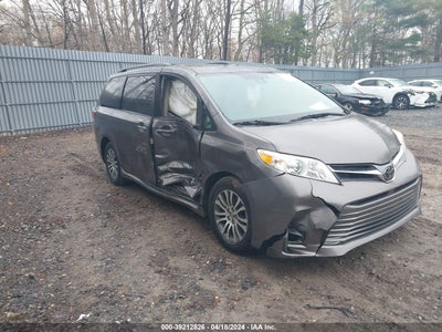 TOYOTA SIENNA 2018