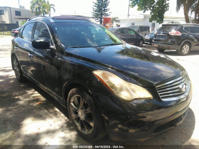 INFINITI JOURNEY 2010