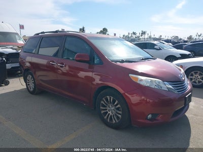 TOYOTA SIENNA 2016