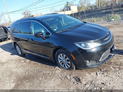 CHRYSLER PACIFICA 2018