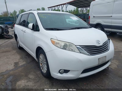 TOYOTA SIENNA 2011