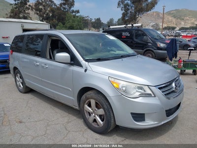 Volkswagen Routan 2011