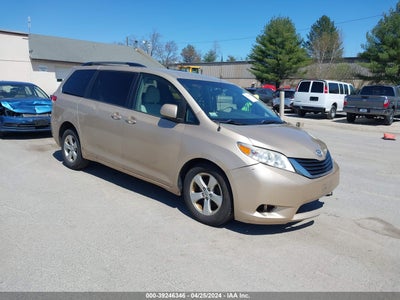TOYOTA SIENNA LE V6 2014