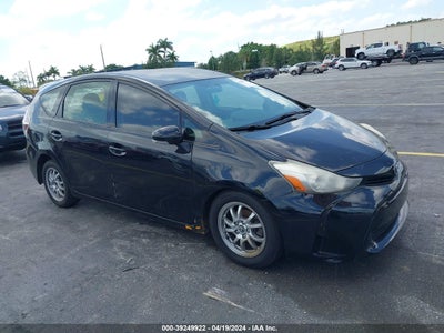 Toyota Prius v 2015