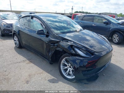 TESLA MODEL Y 2024