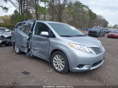 TOYOTA SIENNA 2015