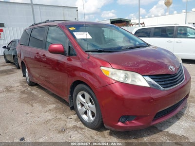 TOYOTA SIENNA 2011