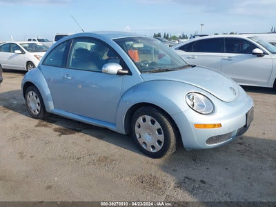 VOLKSWAGEN NEW BEETLE 2010