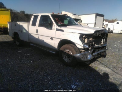 FORD F-350 CHASSIS 2015