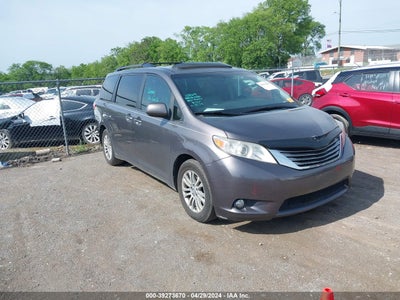 TOYOTA SIENNA 2015