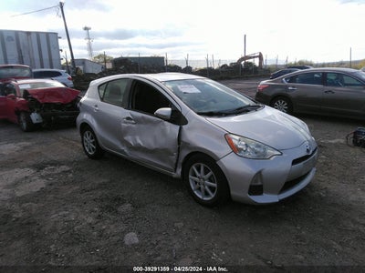 Toyota Prius c 2014