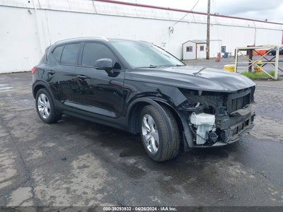 VOLVO XC40 2021