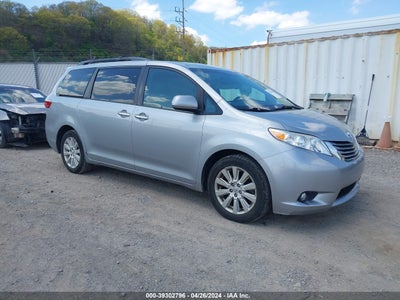 TOYOTA SIENNA 2015