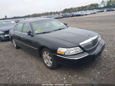 LINCOLN TOWN CAR 2011